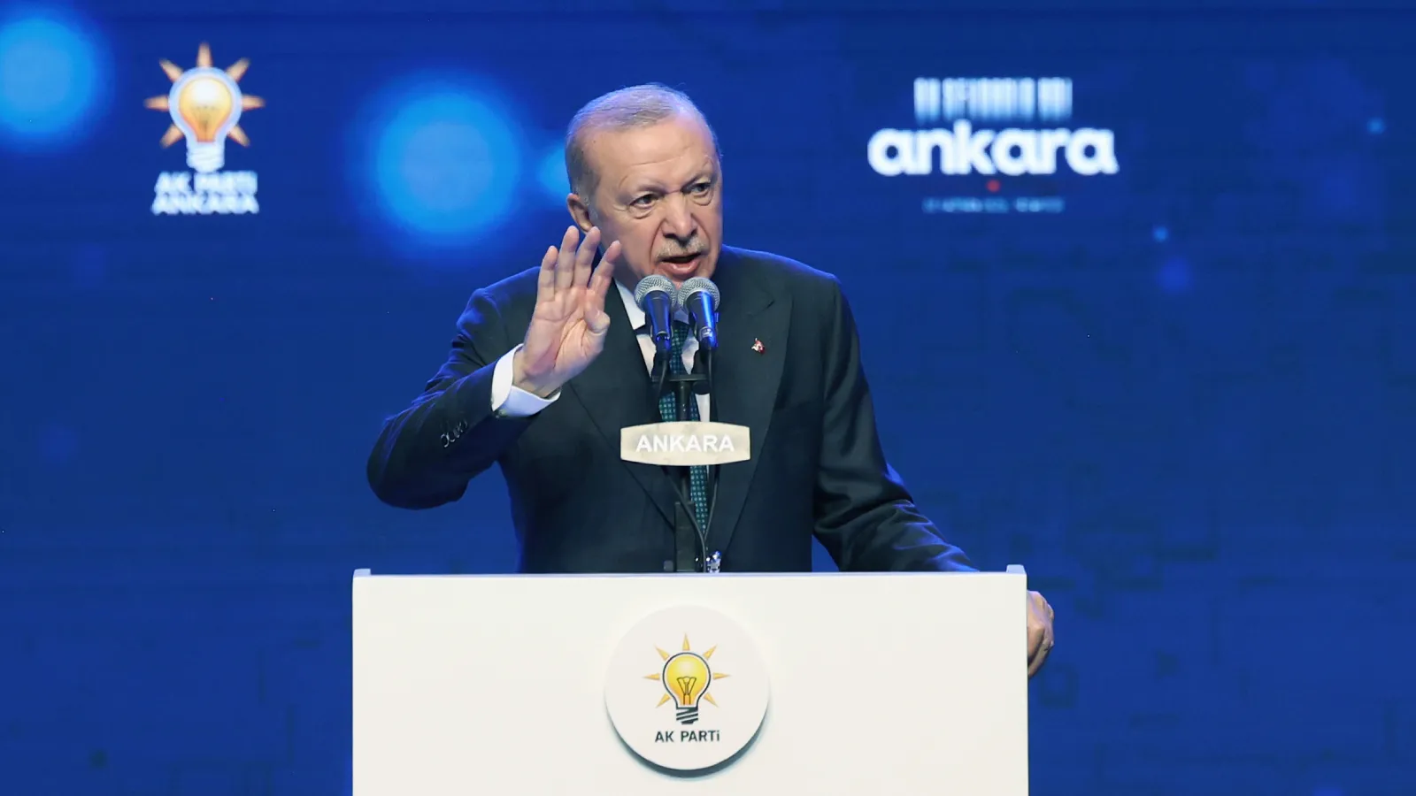Erdoğan Ankara'ya geldi; CHP ve Mansur Yavaş'a yüklendi: Siyaset kurumu koltuk ve kariyer sevdalılarının eline düştü, kalitemize uygun muhalefet arayışımız devam ediyor