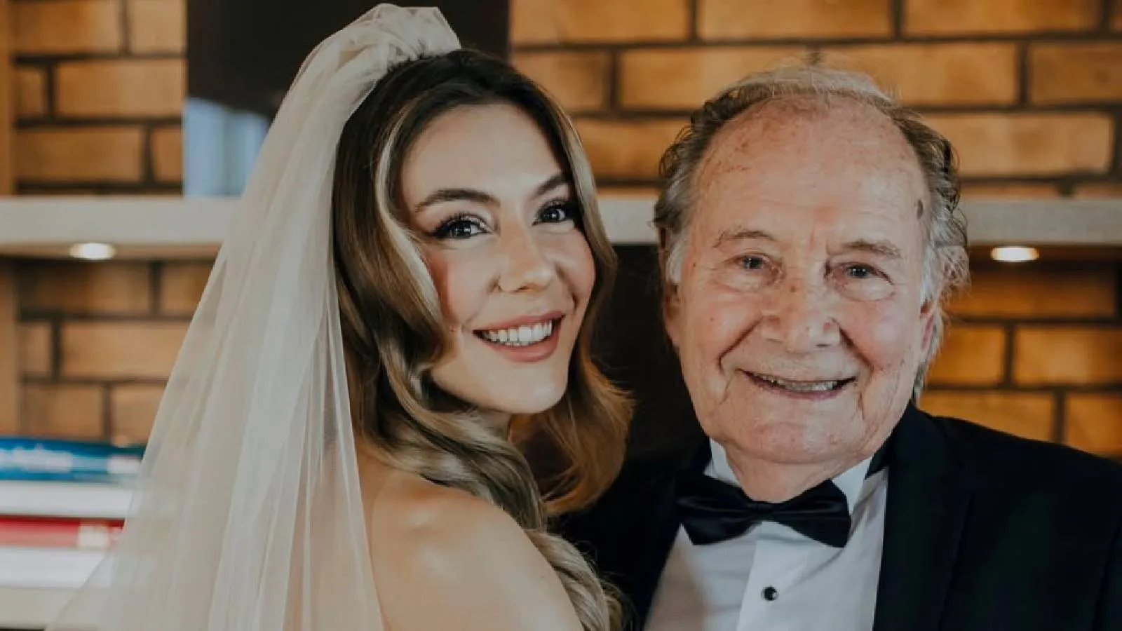 Oyuncu Ege Kökenli'den "zengin koca" ithamına tepki: Senin inandığın dinin ilk emri oku, dedem yazmışım niye okumuyorsun...
