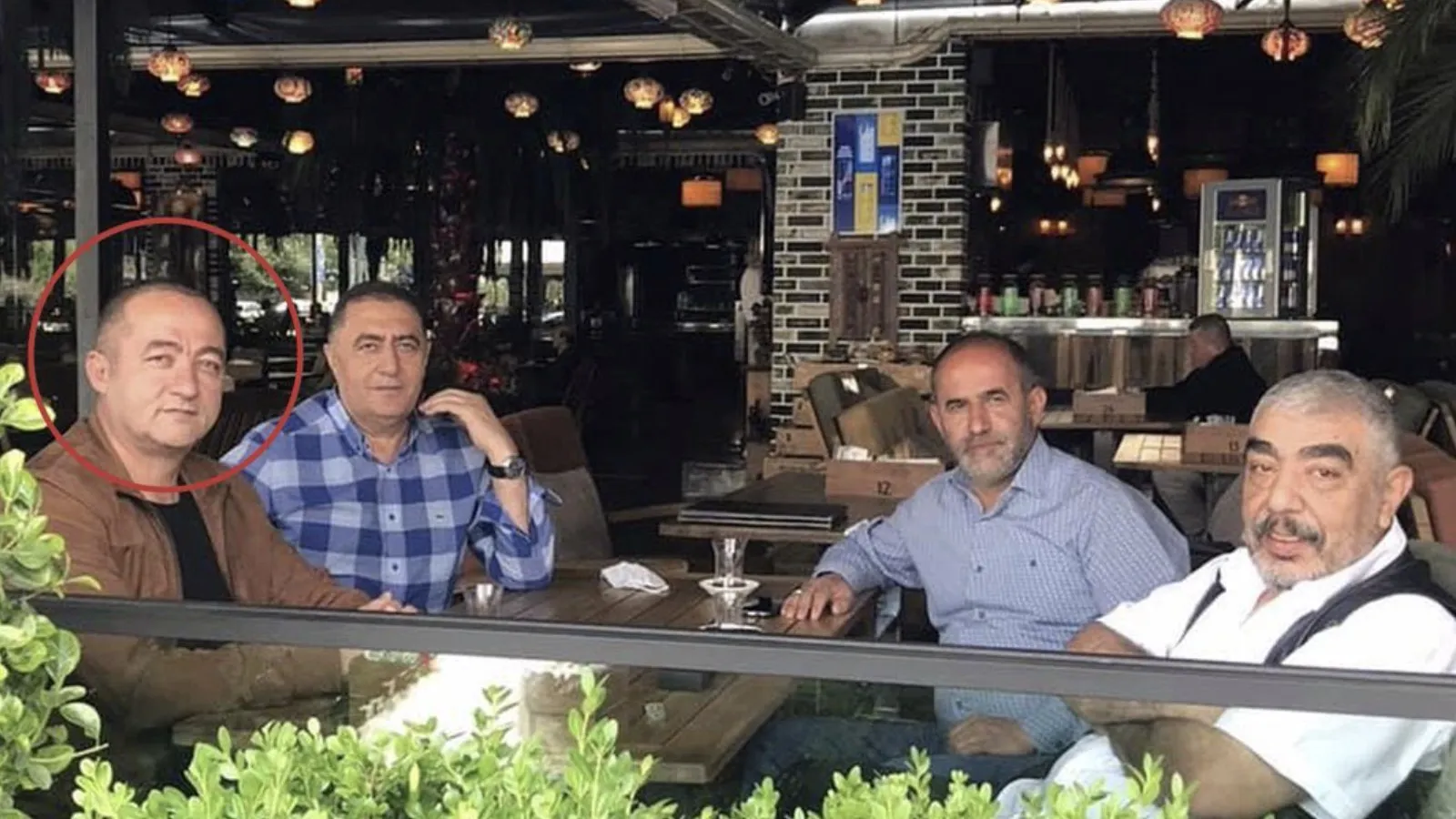 CHP'li Ensar Aytekin'den Kılıçdaroğlunun danışmanı Kubat'a: Fotoğrafta 7 TİP’li öğrenciyi öldüren Haluk Kırcı’nın karşısında; bunlarla mı arınacaksınız?