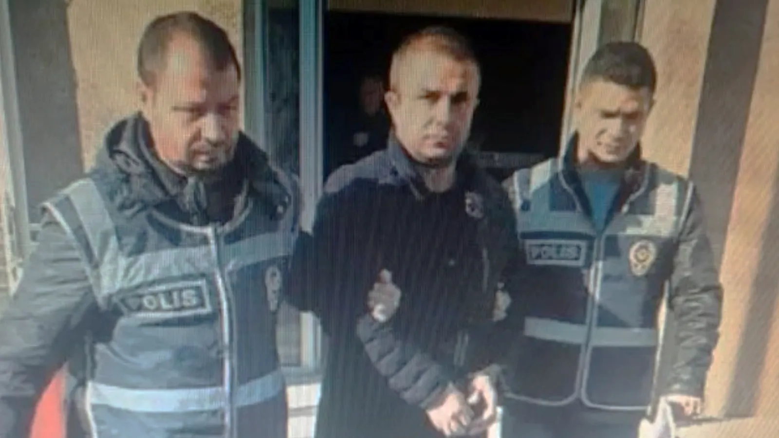 İzmir'de biri polis dört kişiyi öldürmüştü: Marsilya'daki silah kaçakçılığı operasyonuyla şebeke lideri olduğu ortaya çıktı!