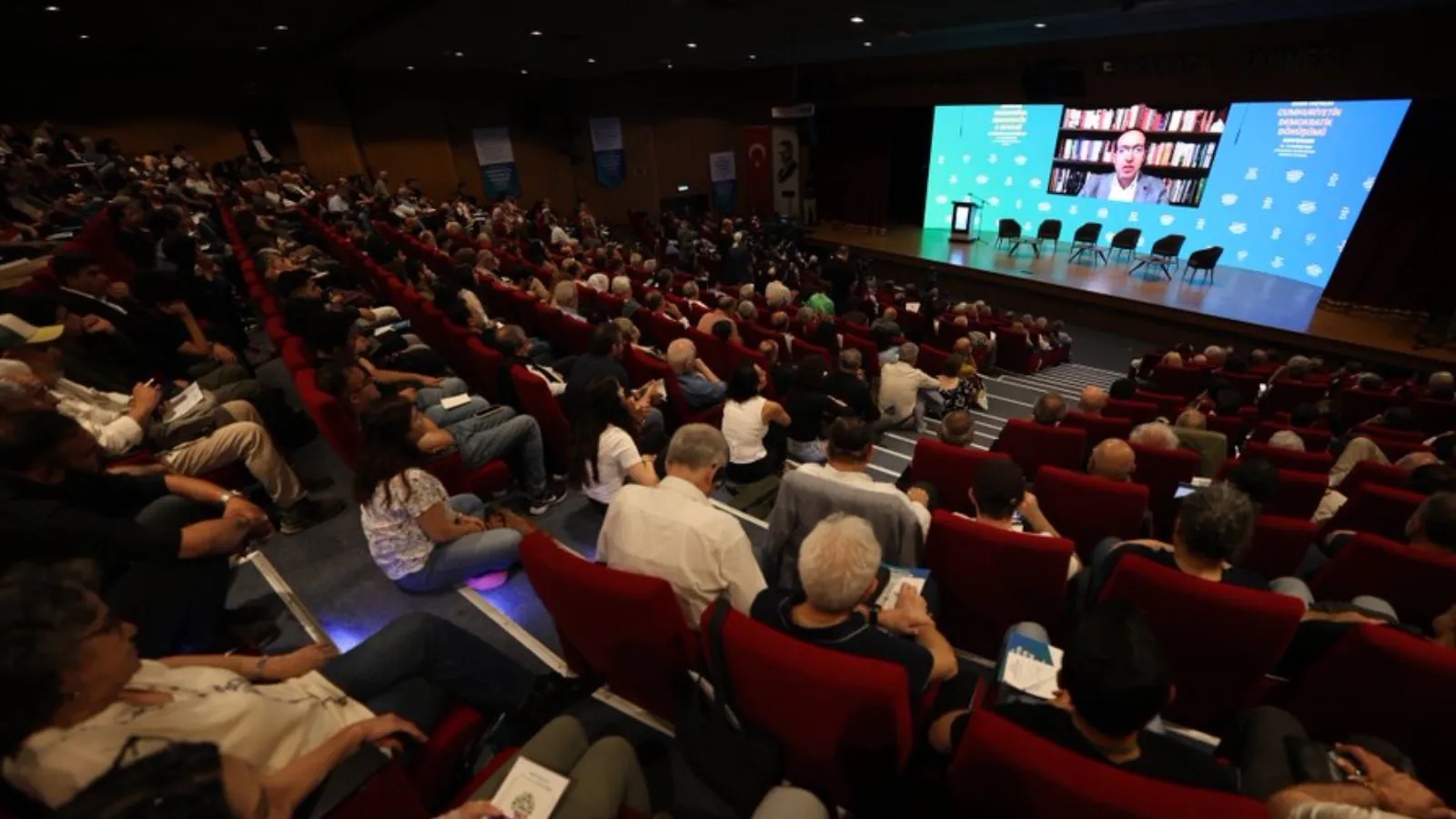 Liderlerden 'İkinci Yüzyılda Cumhuriyetin Demokratik Dönüşümü Konferansı'na mesajlar: Kürt meselesi çözülmeden demokrasi krizi aşılamaz
