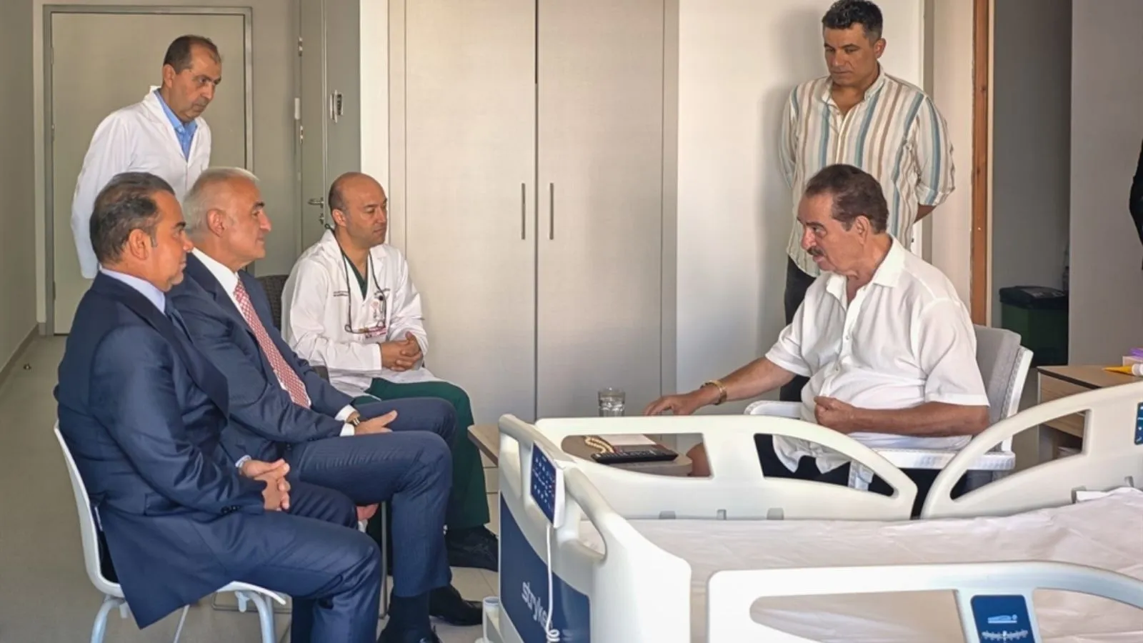 Kültür ve Turizm Bakanı Ersoy'dan İbrahim Tatlıses'e hastane ziyareti
