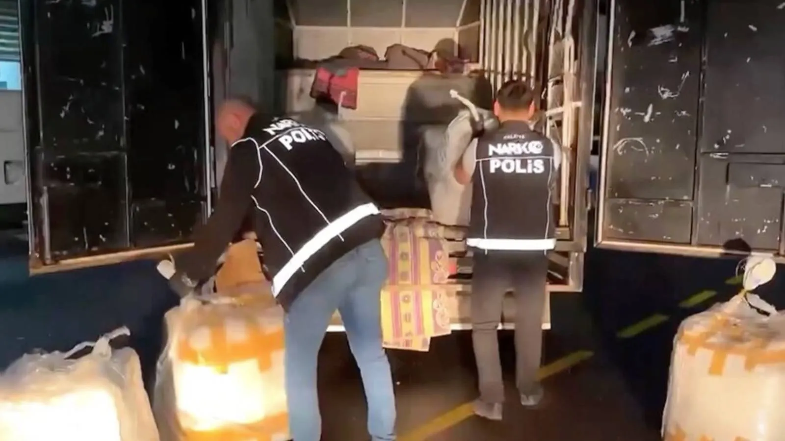 İçişleri Bakanlığı: Son bir haftada 69 ilde yapılan operasyonlarda 1 ton 916 kilogram uyuşturucu madde ele geçirildi