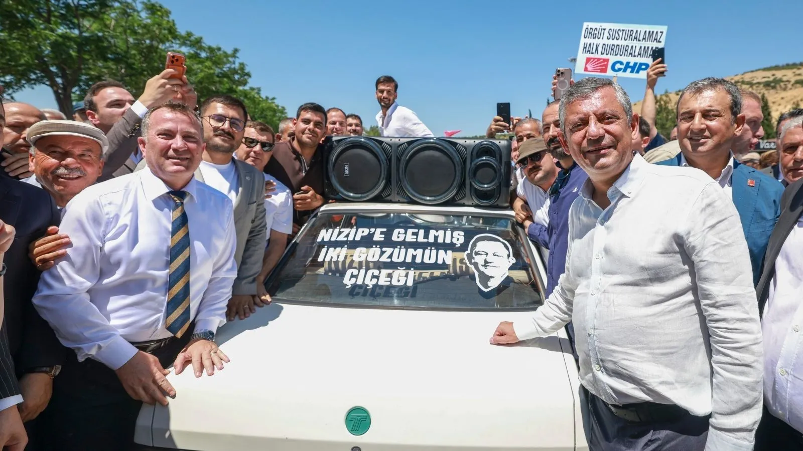 Özel’den peş peşe yeni parti sinyalleri: Partiyi kimseye batırtmam, düşürtmem; hep beraber bir çare buluruz