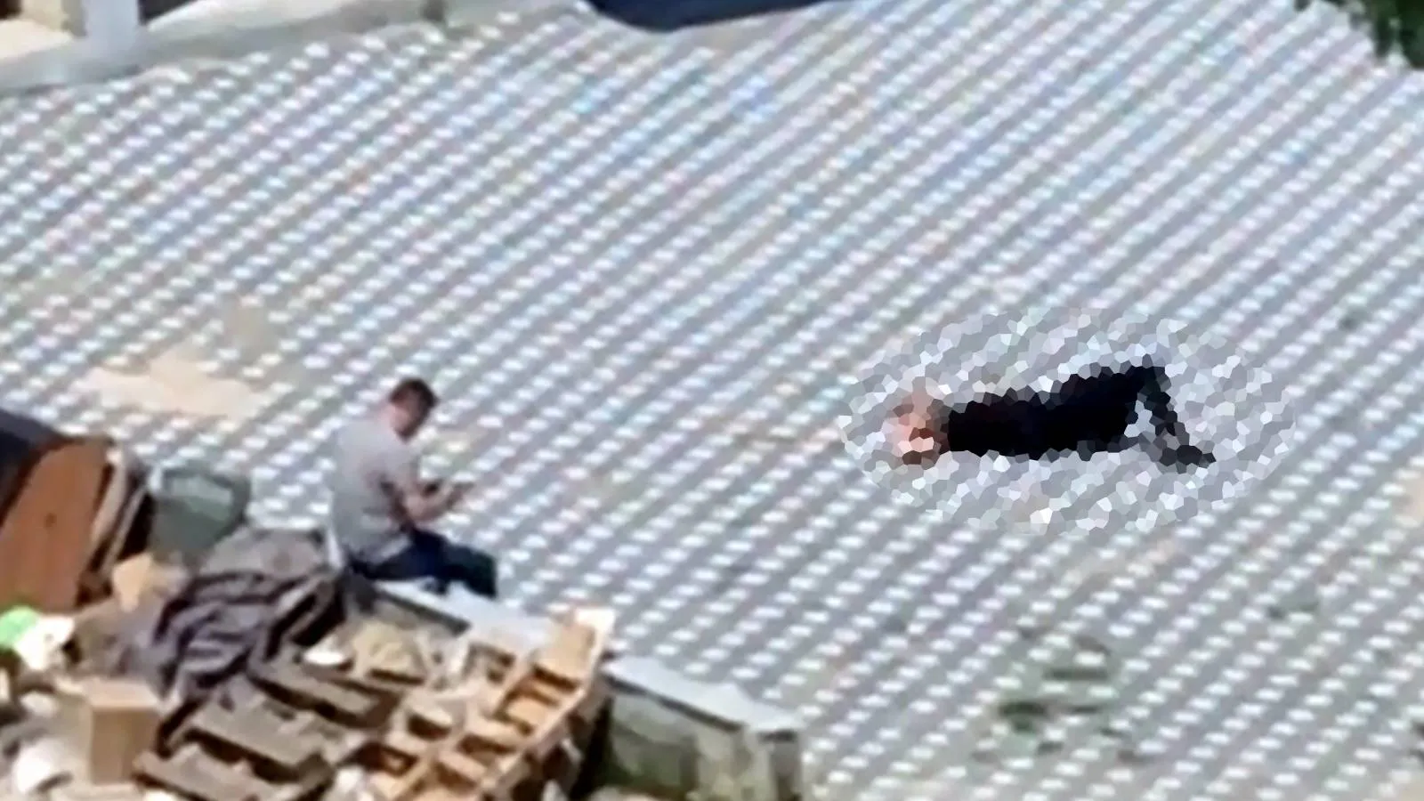 Oğlunu öldürdü, cesedinin başında polisi bekledi
