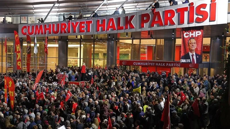 Toplum değişiyor, siyaset aynı kalıyor: Sosyal demokrasi bundan sonra ne yapmalı?