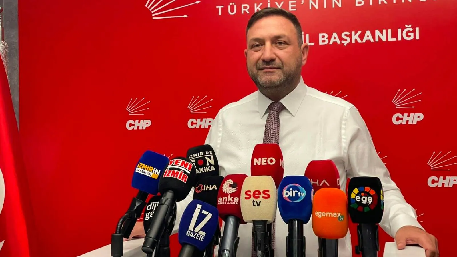 CHP İzmir İl Başkanı Utku Gümrükçü: Parti çatısı altında kalmak isteyen herkes bizim yoldaşımızdır