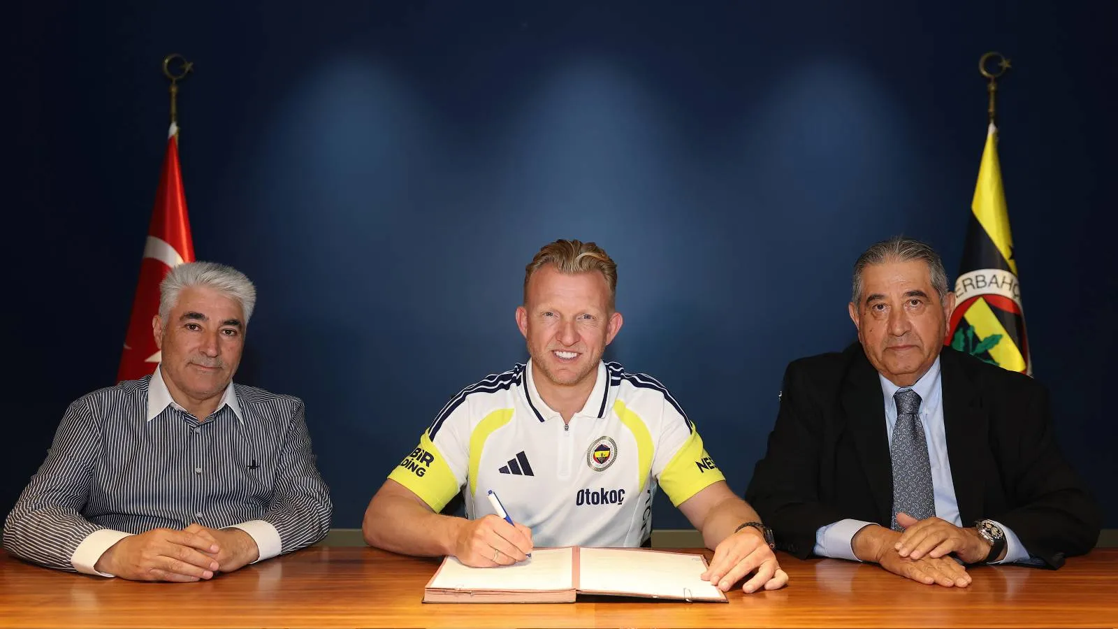 Dirk Kuyt, 11 yıl sonra Fenerbahçe'ye geri döndü!