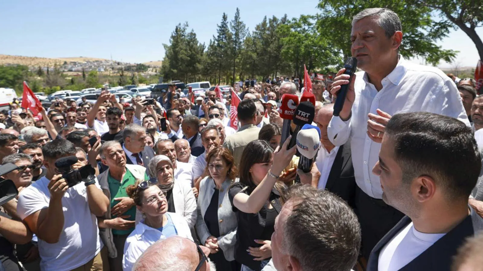 Gazianteplilerden Özgür Özel'e yeni parti için çağrı: Partiyi kur oyalıyorlar seni oyalıyorlar!