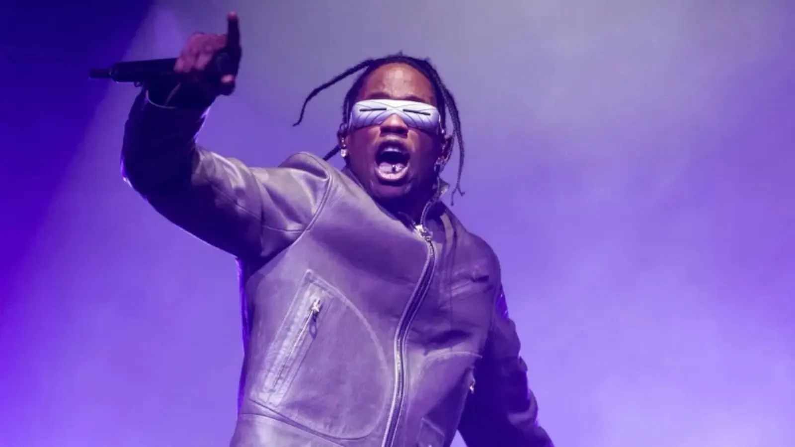 İstanbul'daki gecikmeli konseri 20 dakika süren Travis Scott hakkında 