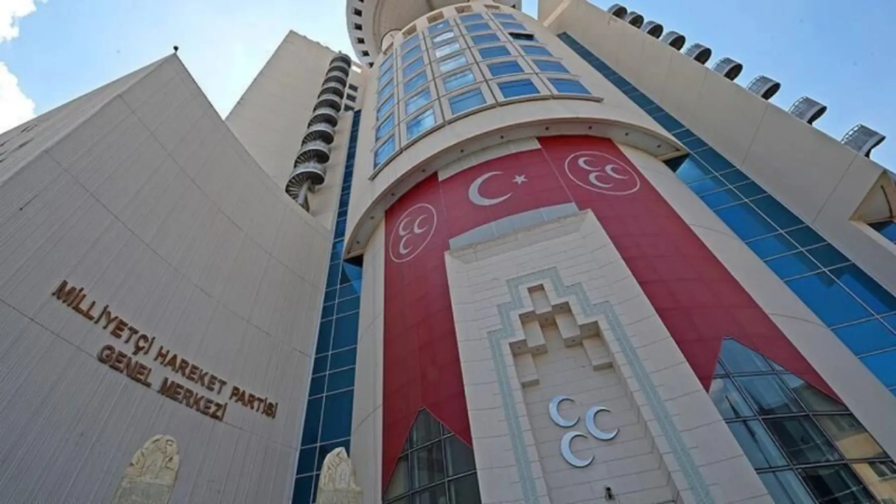 MHP bir il teşkilatını daha feshetti