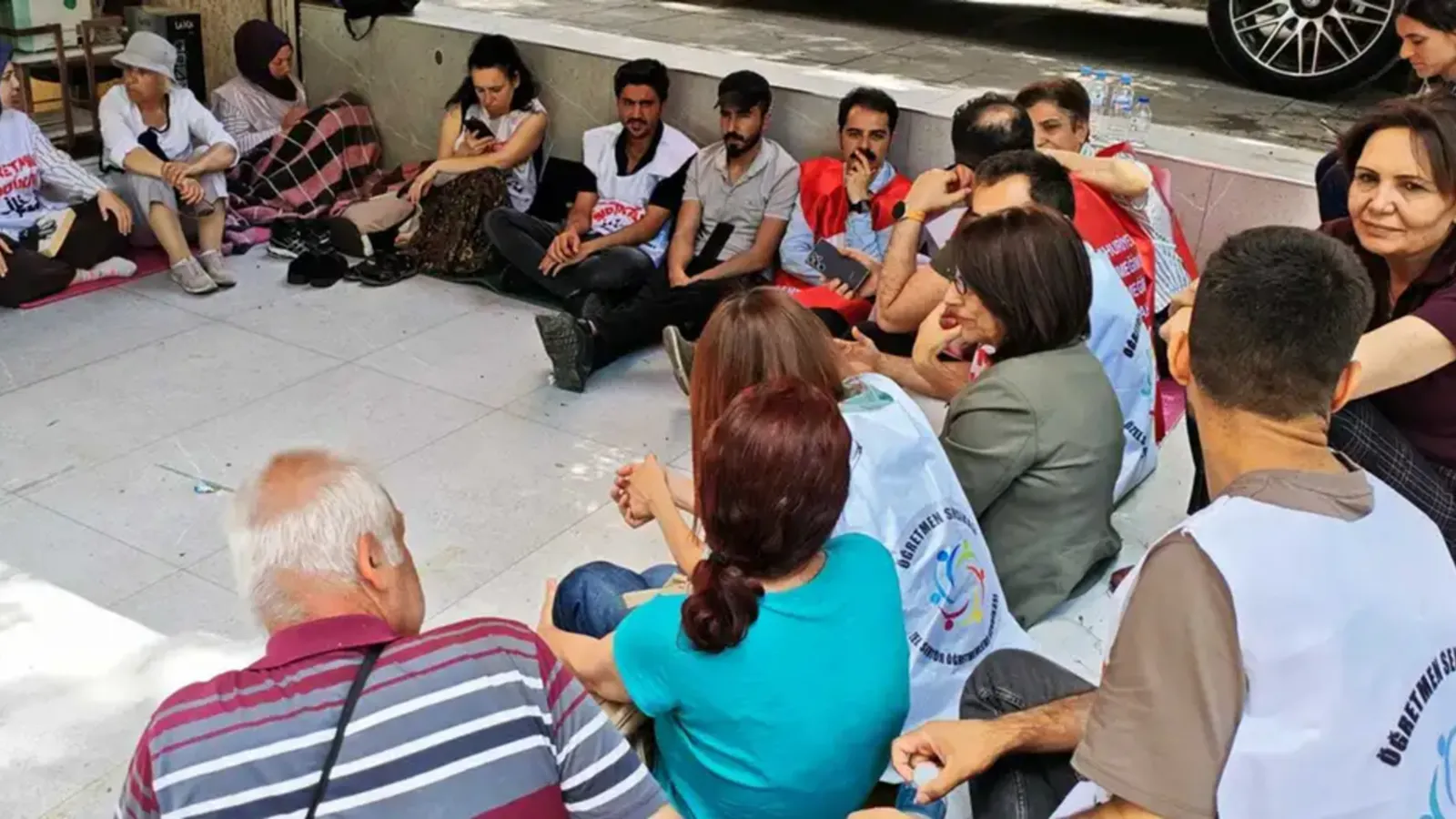 Öğretmenlerden madencilere: Son çare açlık grevi