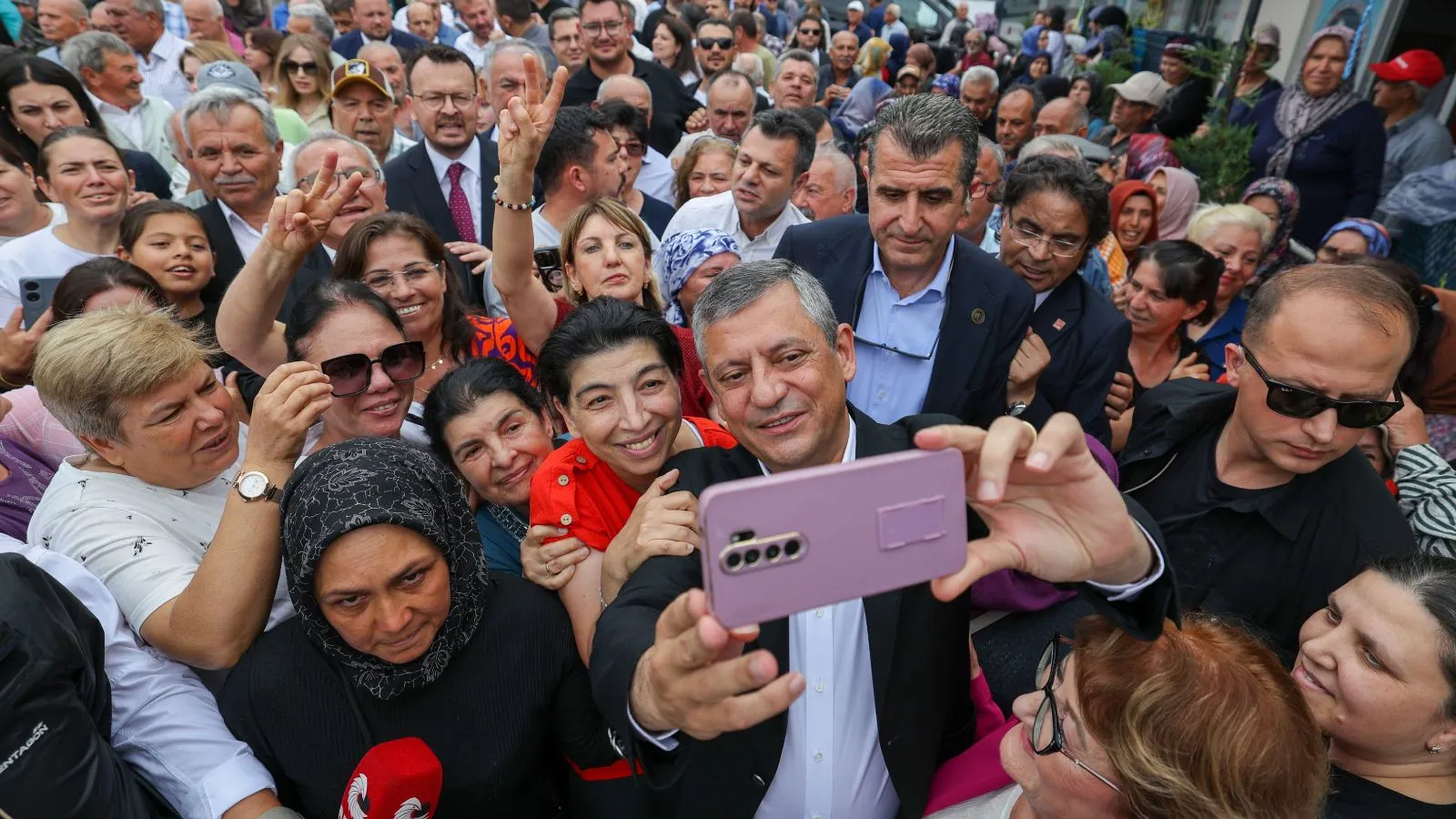 Özgür Özel sahaya iniyor: Miting yok, vatandaşlarla doğrudan temas kuracak