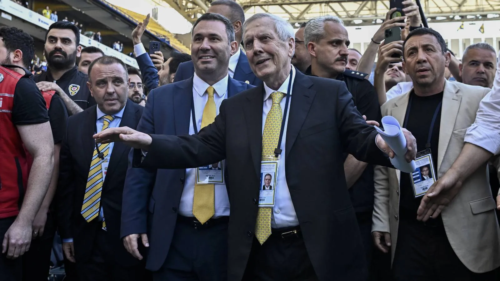 Aziz Yıldırım'dan TFF hamlesi: Yabancı kuralı için görüşme!