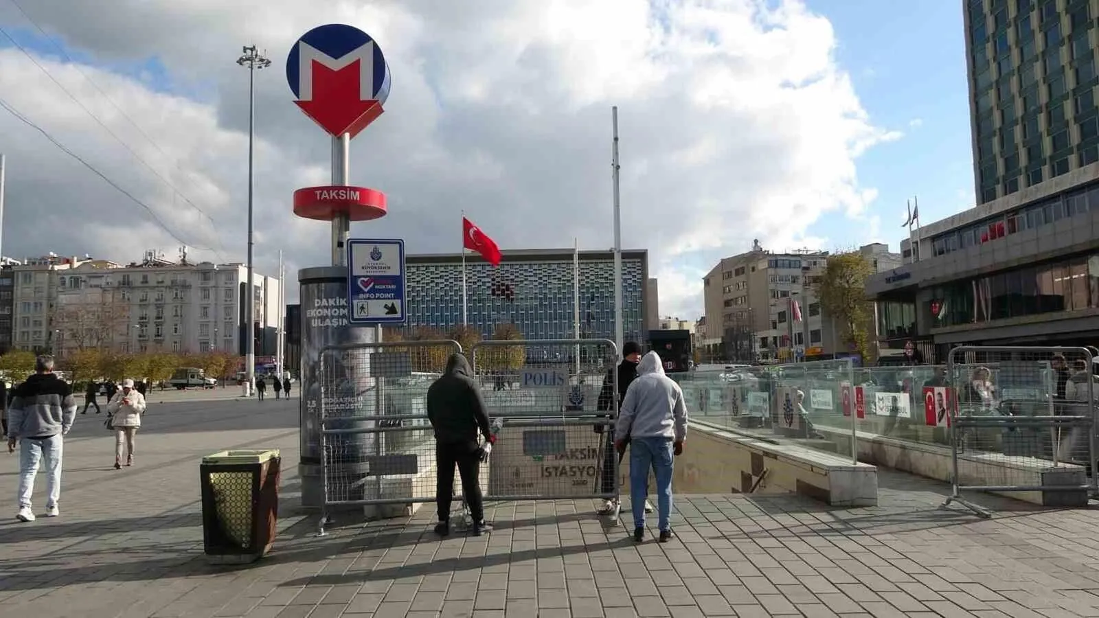 Trans Onur Yürüyüşü öncesi Taksim Metro İstasyonu ve Kabataş füniküler hattı kapatıldı