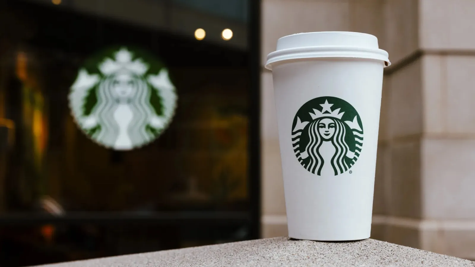 Starbucks bir ülkede bütün şubelerini kapattı