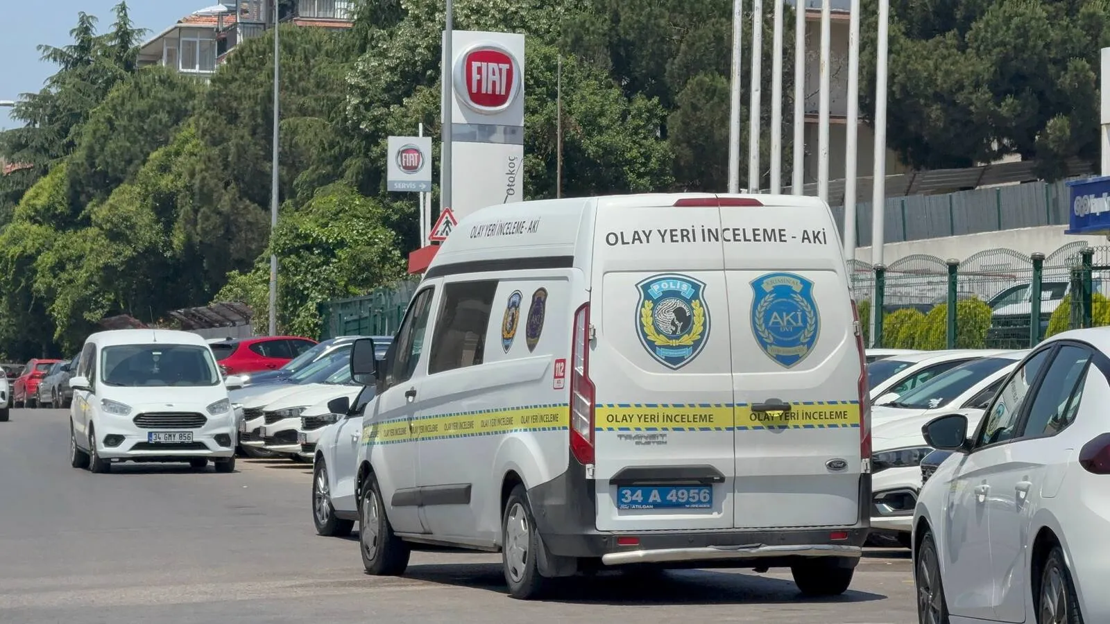 Koç Holding’e bağlı Otokoç Genel Müdürlüğü'ne silahlı saldırı: İki kurşun binaya isabet etti, saldırganlar silah ve kıyafetlerini AVM'nin bahçesine atıp kaçtı!