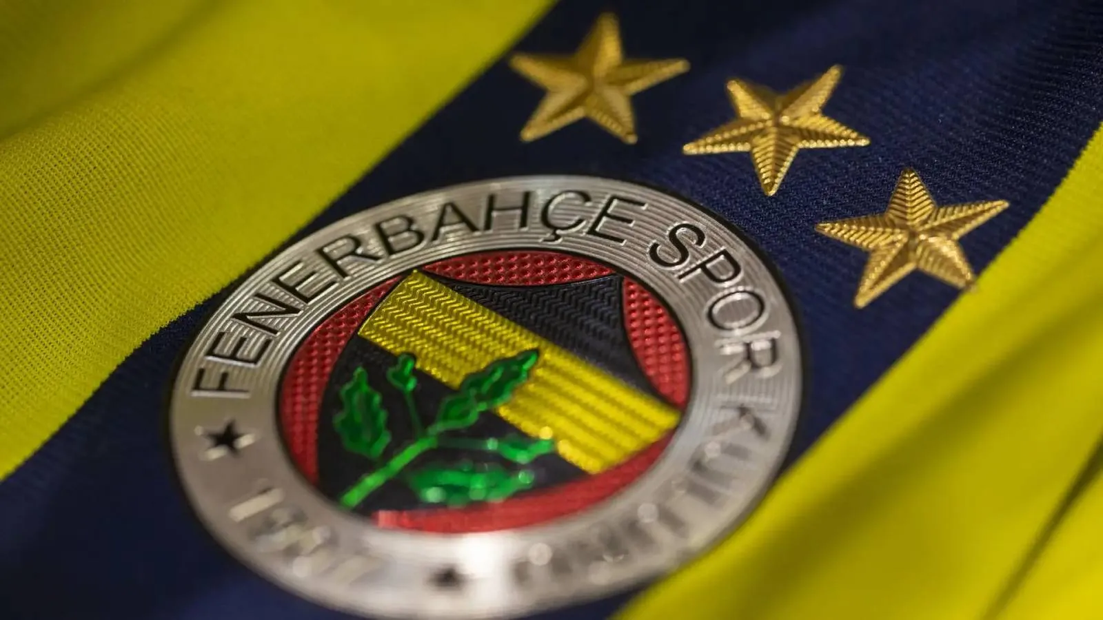 Fenerbahçe'den Ermedin Demirovic ve Rafael Leao iddialarına yanıt