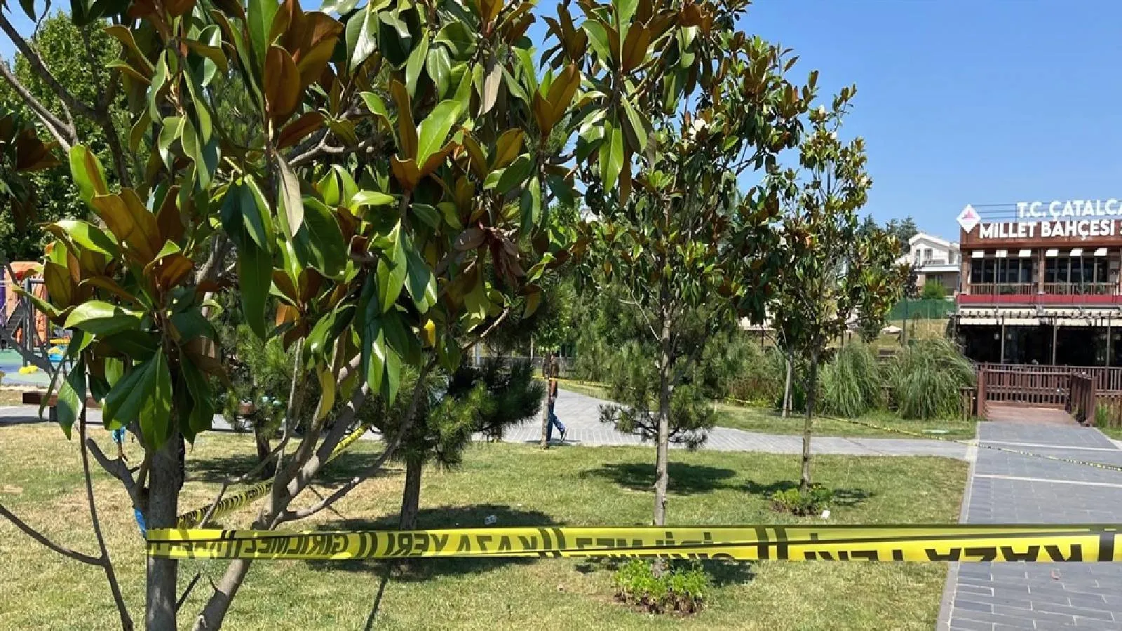 Çatalca'da boşanma aşamasındaki eşini boğazından bıçakladı, kadını çevredekiler kurtardı
