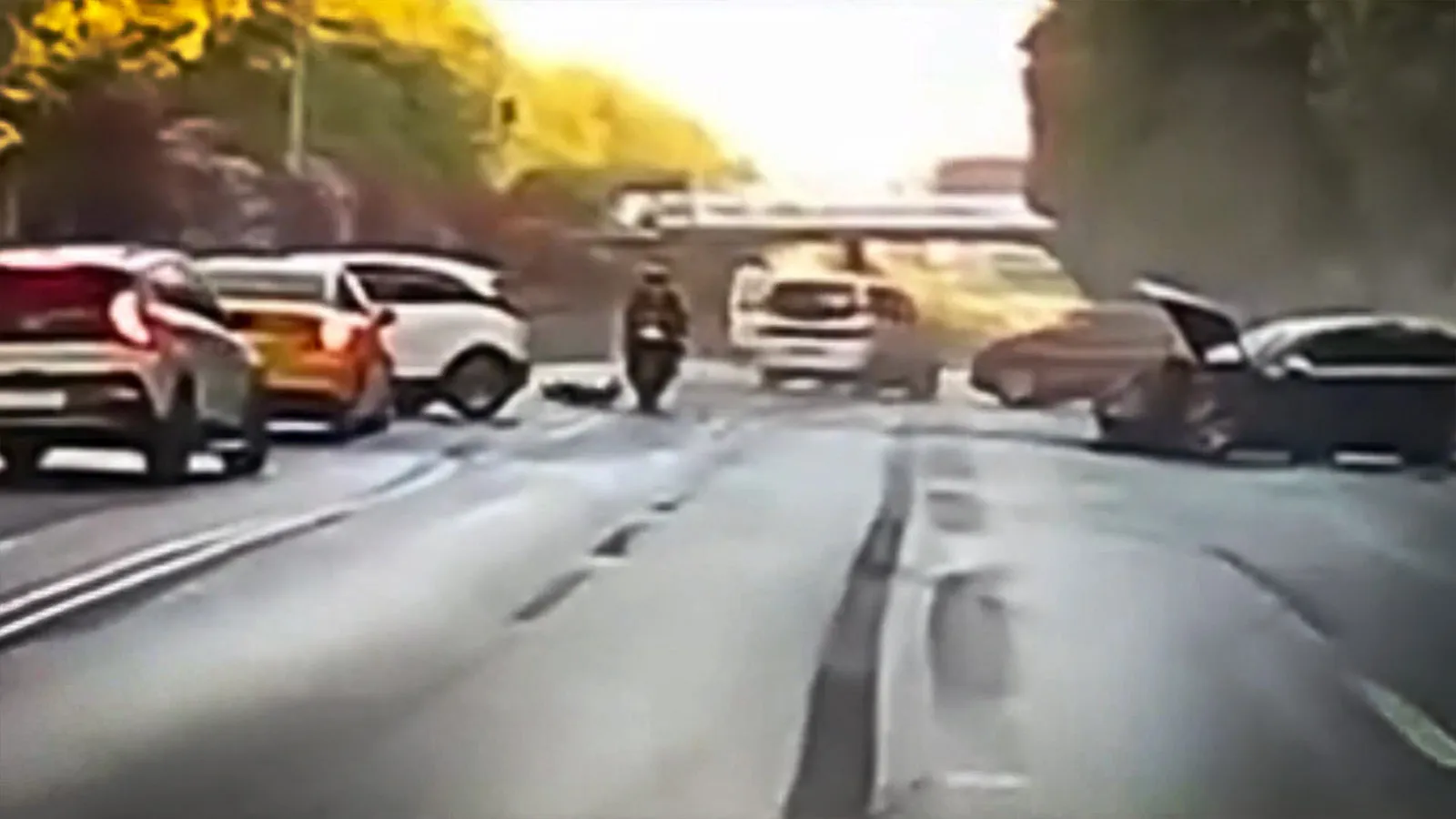 İstanbul’da 5 aracın karıştığı zincirleme kaza kamerada: 3 yaralı