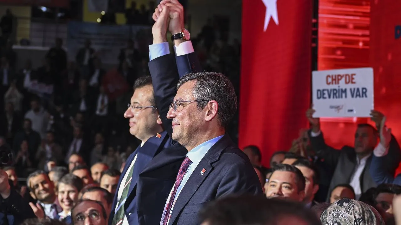 Son ankette Mansur Yavaş'tan sürpriz; AKP zirvede ama Özgür Özel ile İmamoğlu'nun 'ANAP modeline' destek var