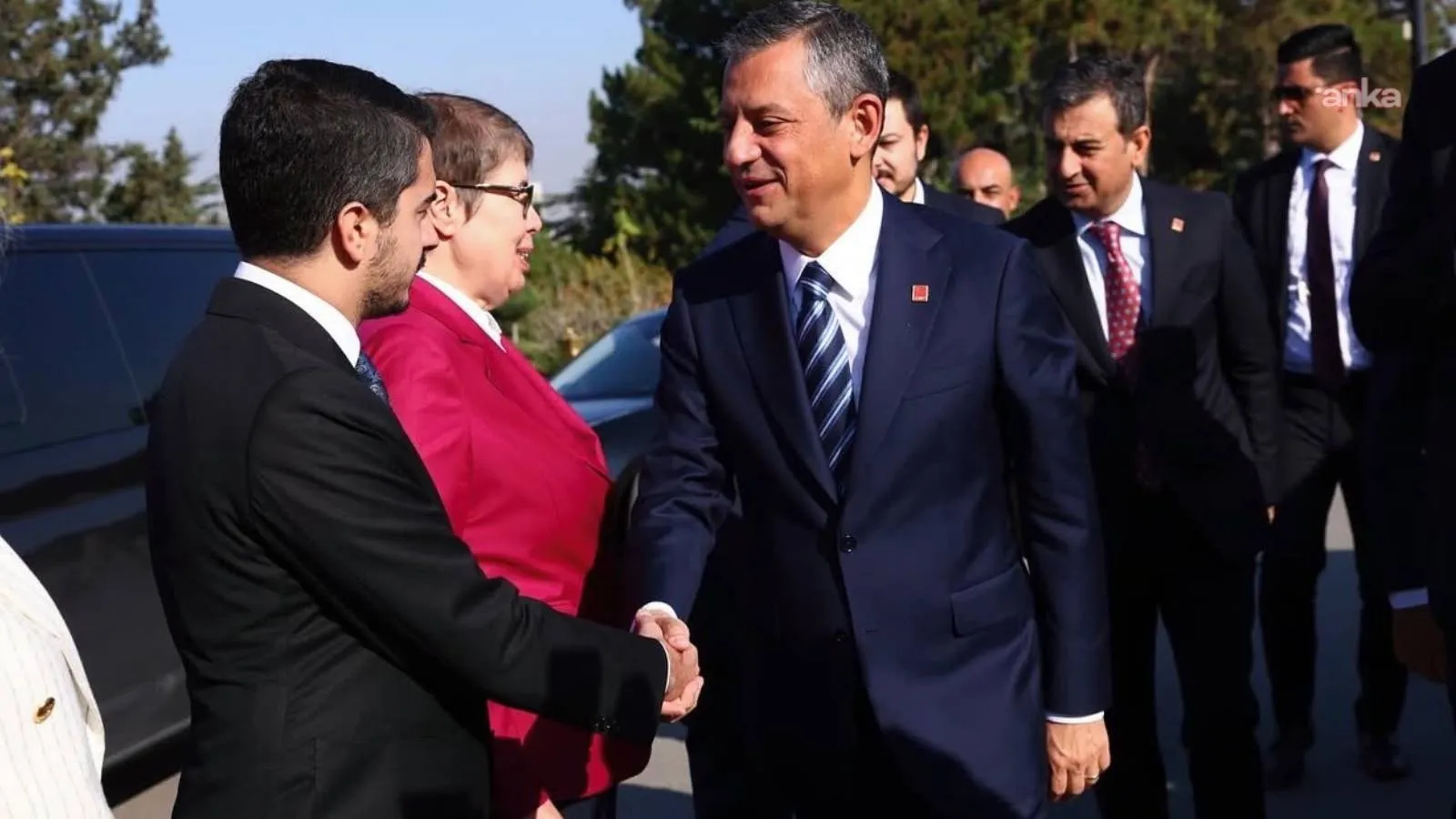 Özgür Özel’den tutuklu Çankaya Belediye Başkanı Hüseyin Can Güner’e ziyaret