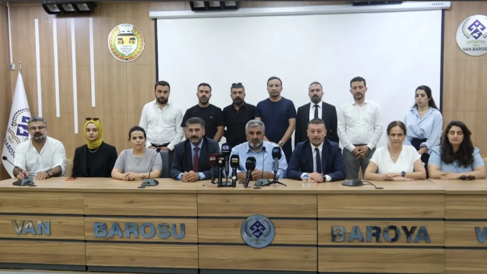 Van Barosu ve Rojin Kabaiş’in ailesinden ortak açıklama: Dosyadan çekilmedik, adalet mücadelesi sürecek