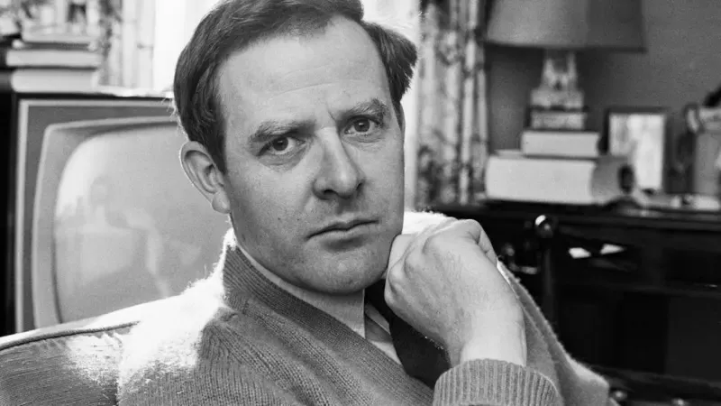 'Hayatı bir fanteziden ibaretti': John le Carré'nin dolandırıcı babası casus romanlarını nasıl şekillendirdi?