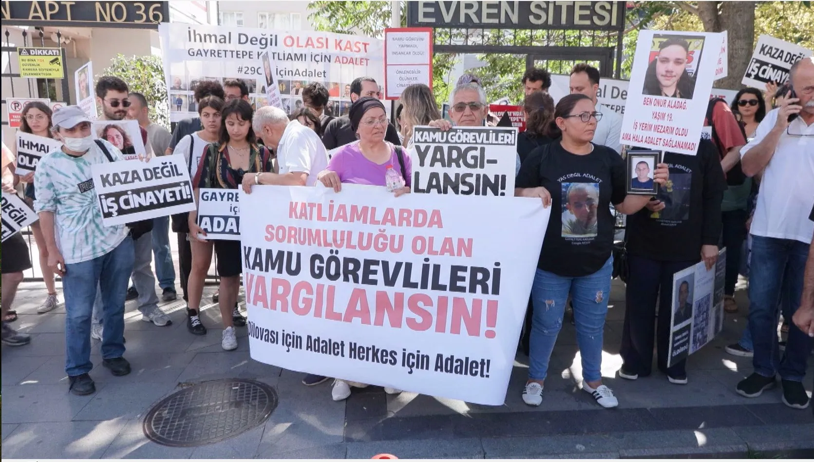 Beşiktaş'ta Masquerade gece kulübünde hayatını kaybedenlerin ailelerinden adalet çağrısı: Göz göre göre 29 işçinin canına kıydılar!