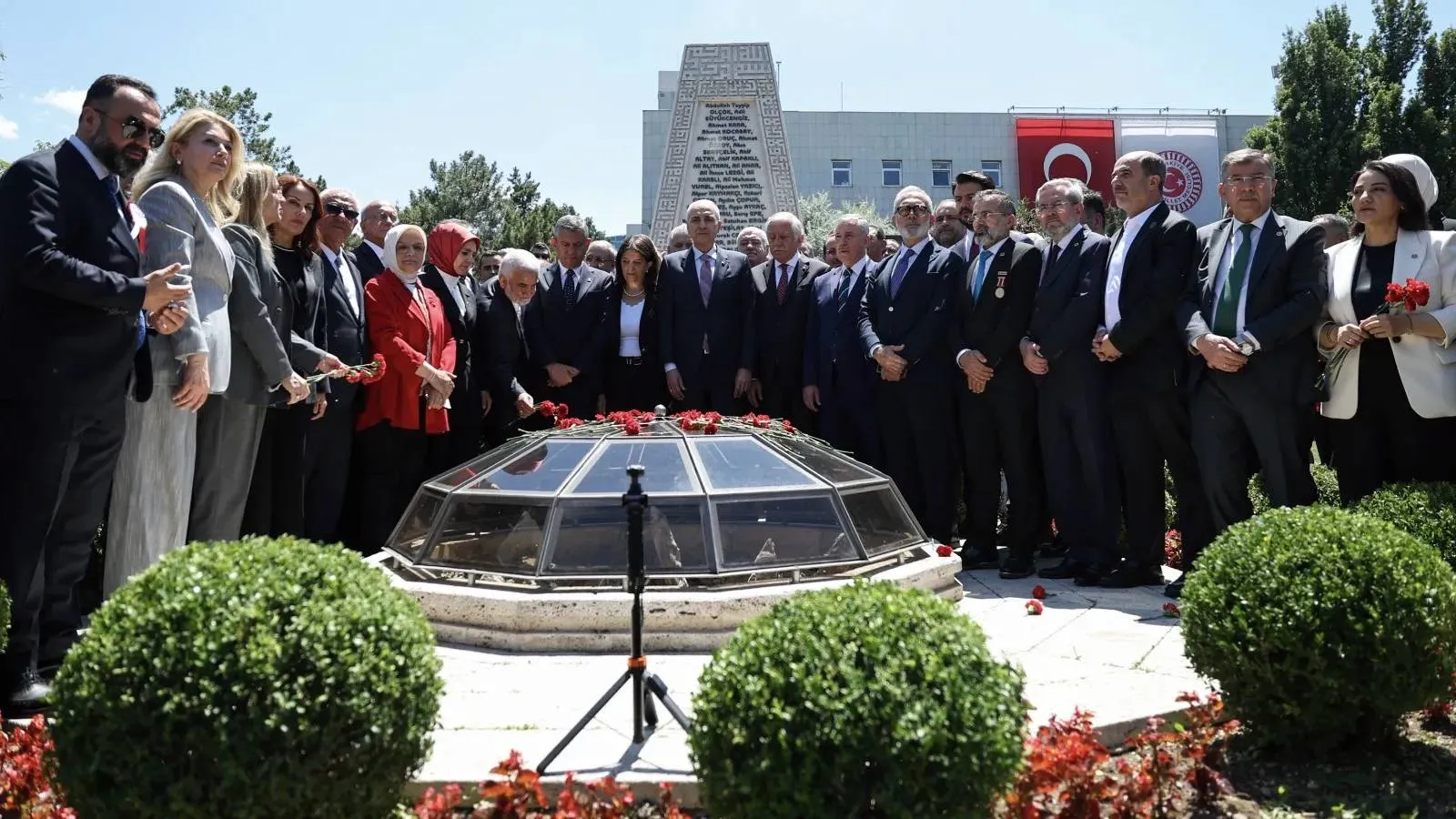 “Olmayan şeyin bayramı” nasıl olabiliyor?