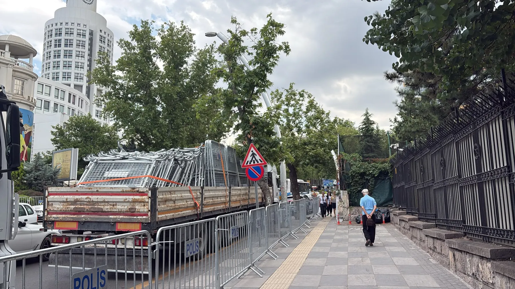 Aralarında gazeteci, yazar ve hukukçular da var; 130 imzacıdan "NATO önlemleri Anayasal düzene darbedir" açıklaması