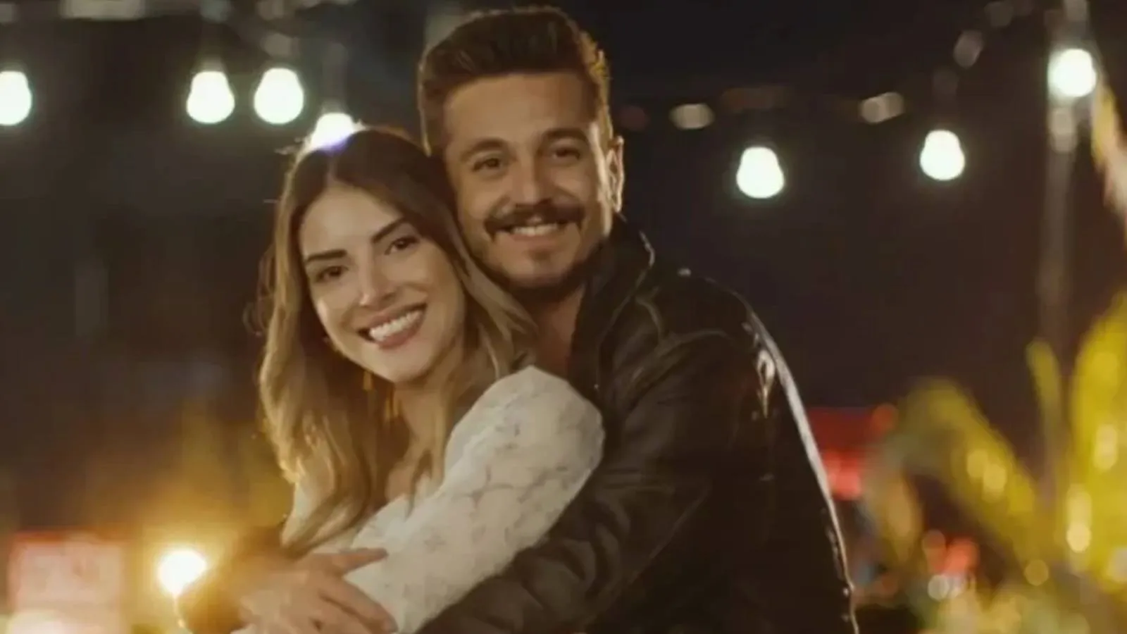 Taşacak Bu Deniz dizisinin yıldızı Deniz Baysal, eşi şarkıcı Barış Yurtçu'ya boşanma davası açtı