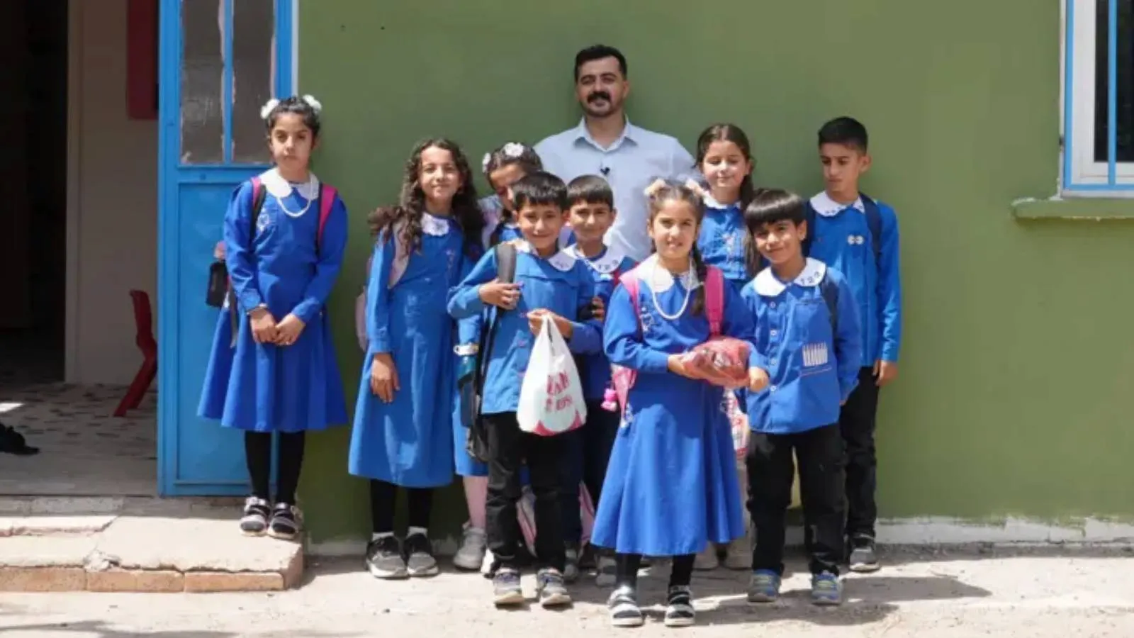 Köy öğretmeni olmak: 'Bu okulun müdürü, öğretmeni, her şeyi sensin'