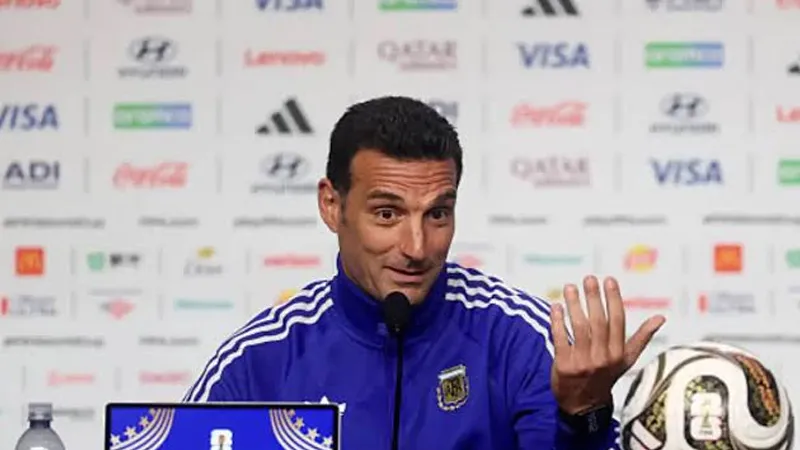 Lionel Scaloni: İspanya ile ilgili her şey endişelendiriyor