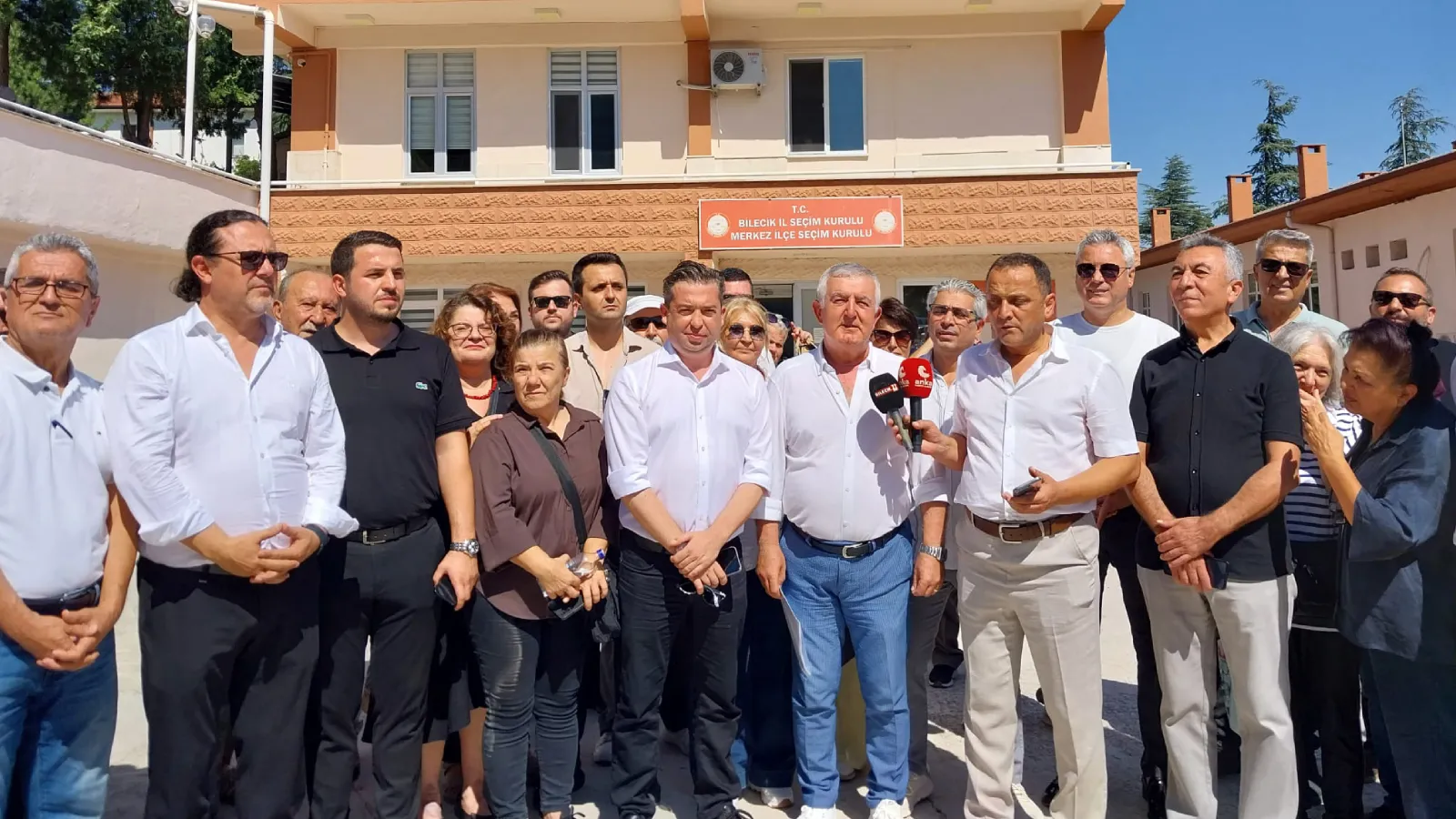 Kılıçdaroğlu CHP'sinin atadığı başkana partinin il binasının anahtarı teslim edilmedi