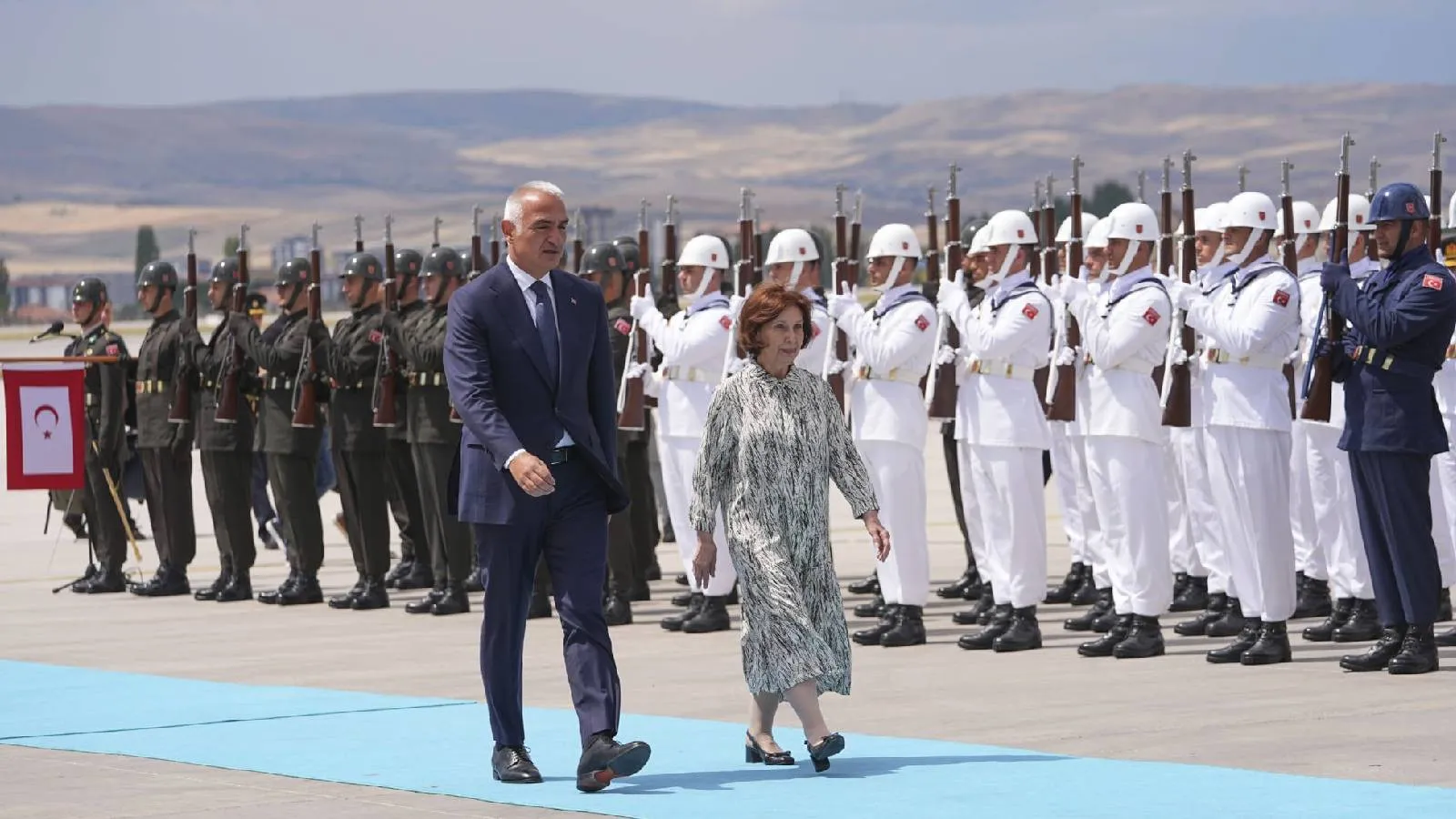 Kültür ve Turizm Bakanı Ersoy'dan NATO Zirvesi'nde diplomasi trafiği