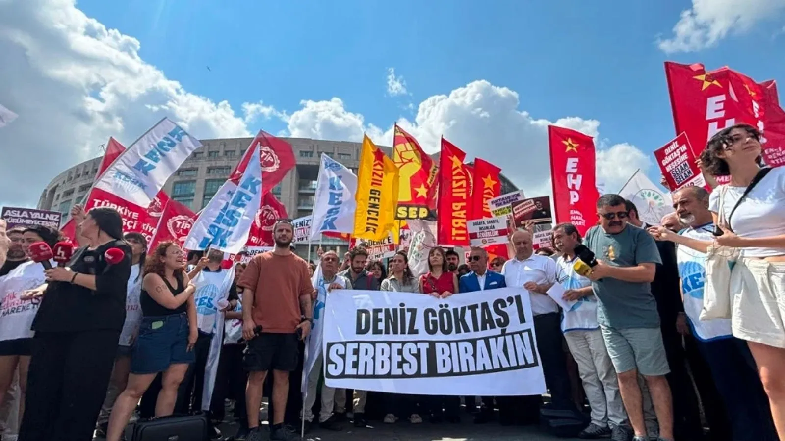 Oyuncular Sendikası'ndan Deniz Göktaş'a destek: Eleştirel sözün suç sayılmadığı bir ülkede yaşamak hepimizin ortak talebi