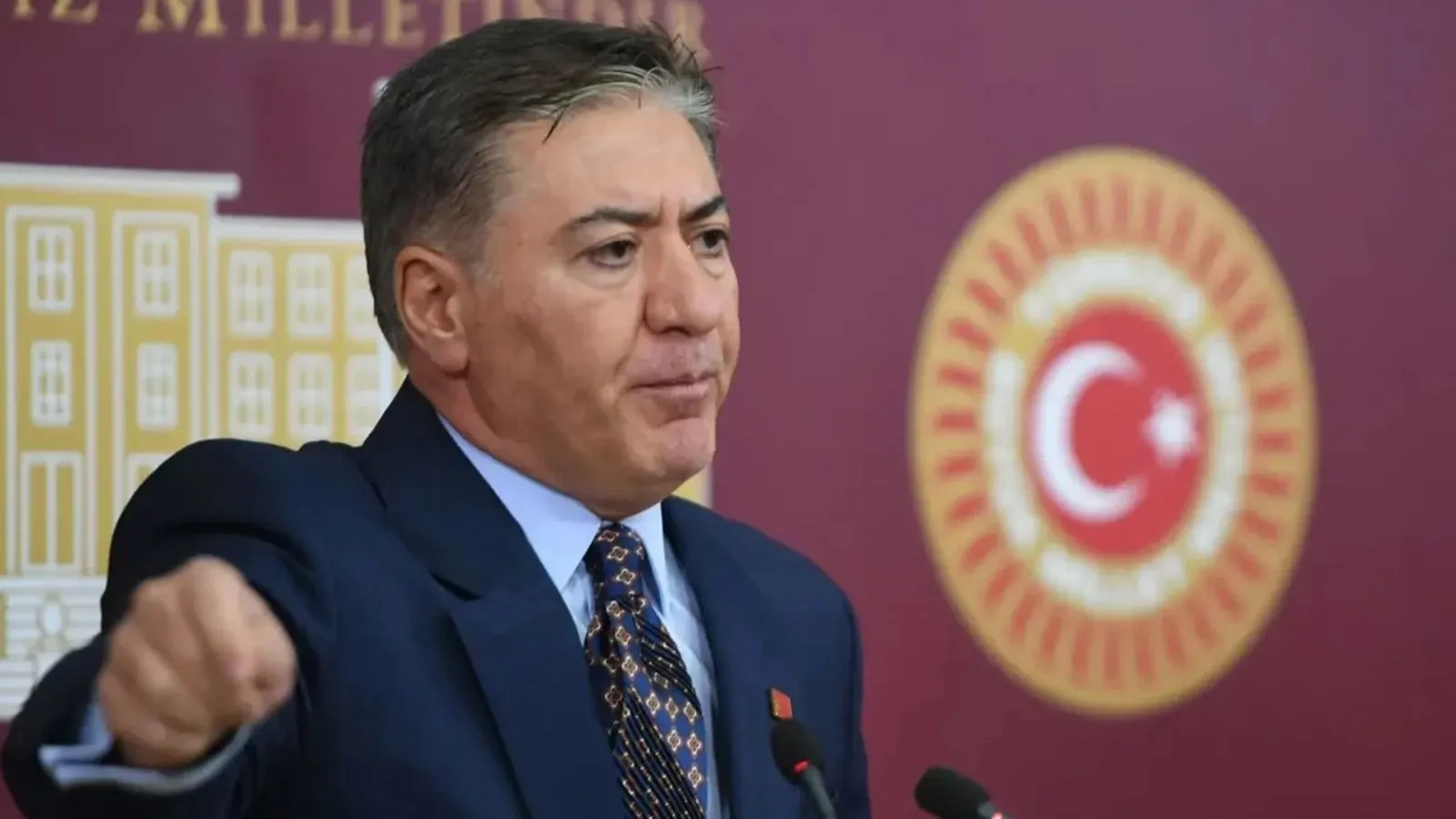 CHP'de kapalı grup toplantısı tamamlandı; Murat Emir "Önemli kararlar aldık" dedi, toplu istifa sorusunu yanıtsız bıraktı