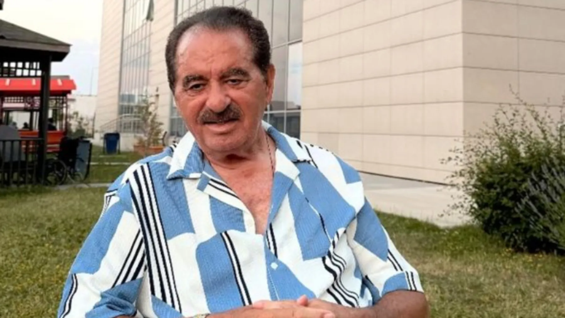 İbrahim Tatlıses'ten yeni paylaşım; "Hastane bahçesinde serin bir akşam keyfi"