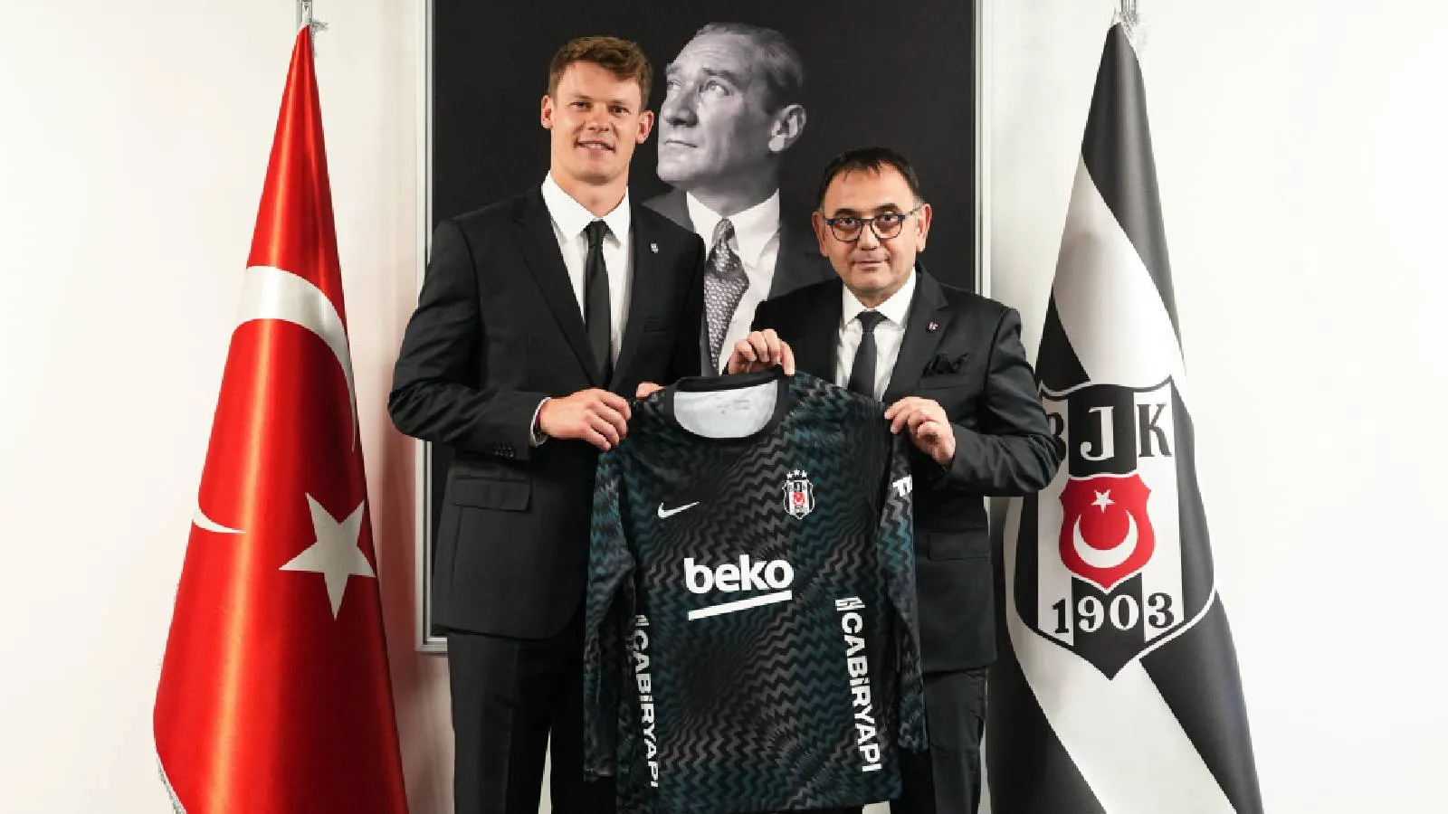 Beşiktaş'ta kalede 'Nübel' dönemi: Bayern Münih'ten transfer edilen Alman kaleci ile 3 yıllık sözleşme imzalandı