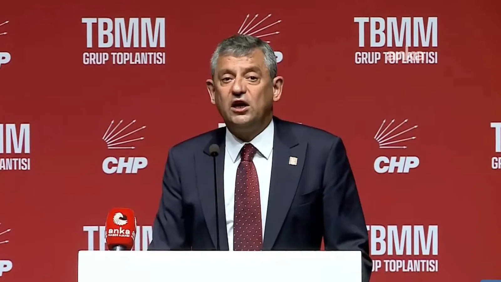 CHP lideri Özgür Özel, partisinin grup toplantısında