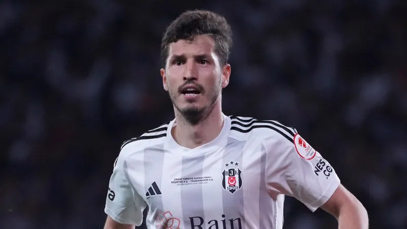 Beşiktaş 6 oyuncuya veda etti