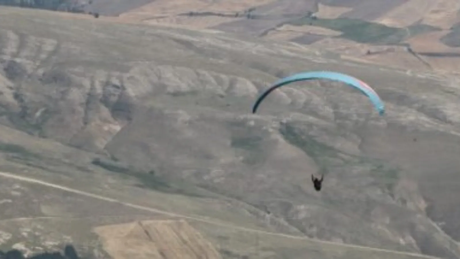 Çorum'da yamaç paraşütü faciası: Kayalıklara düşen pilot hayatını kaybetti
