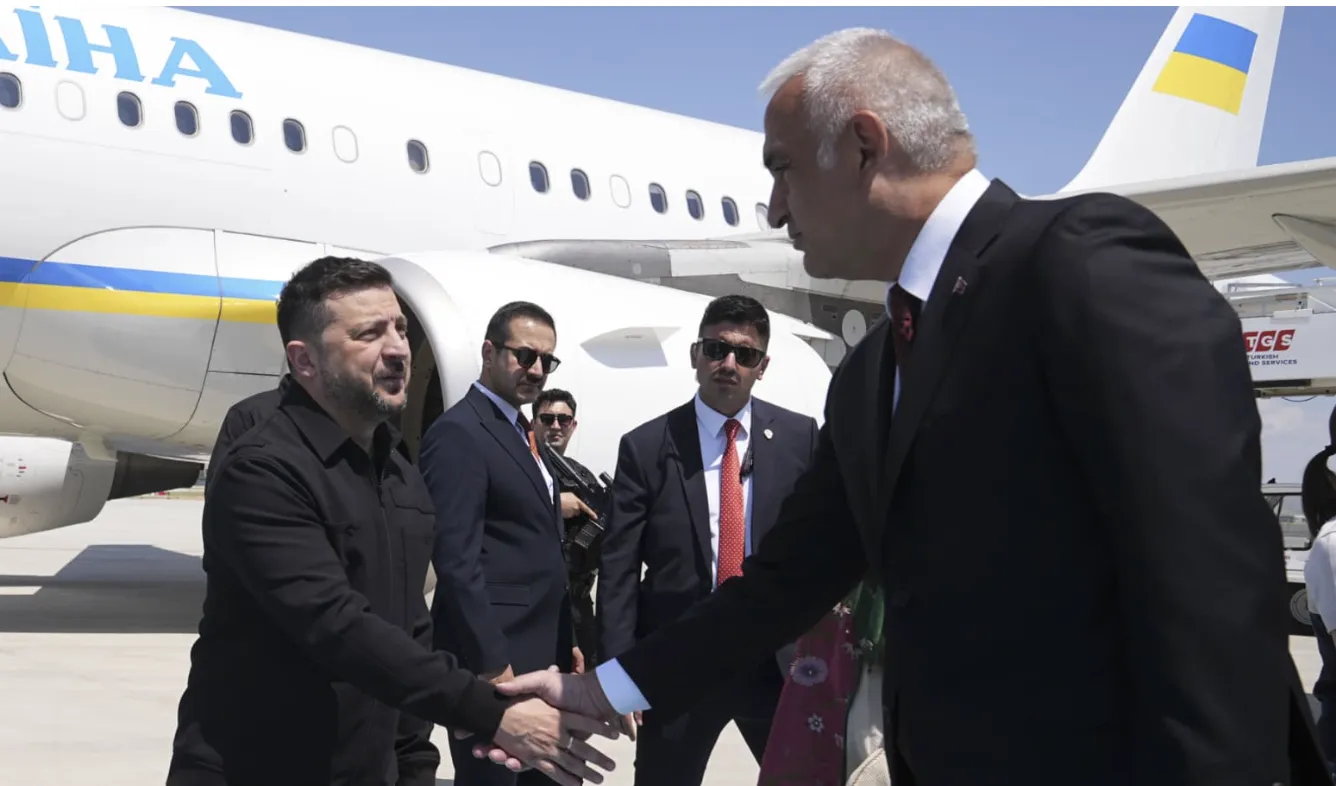 Zelenski Ankara'da: Bakan Ersoy Esenboğa Havalimanı'nda karşıladı