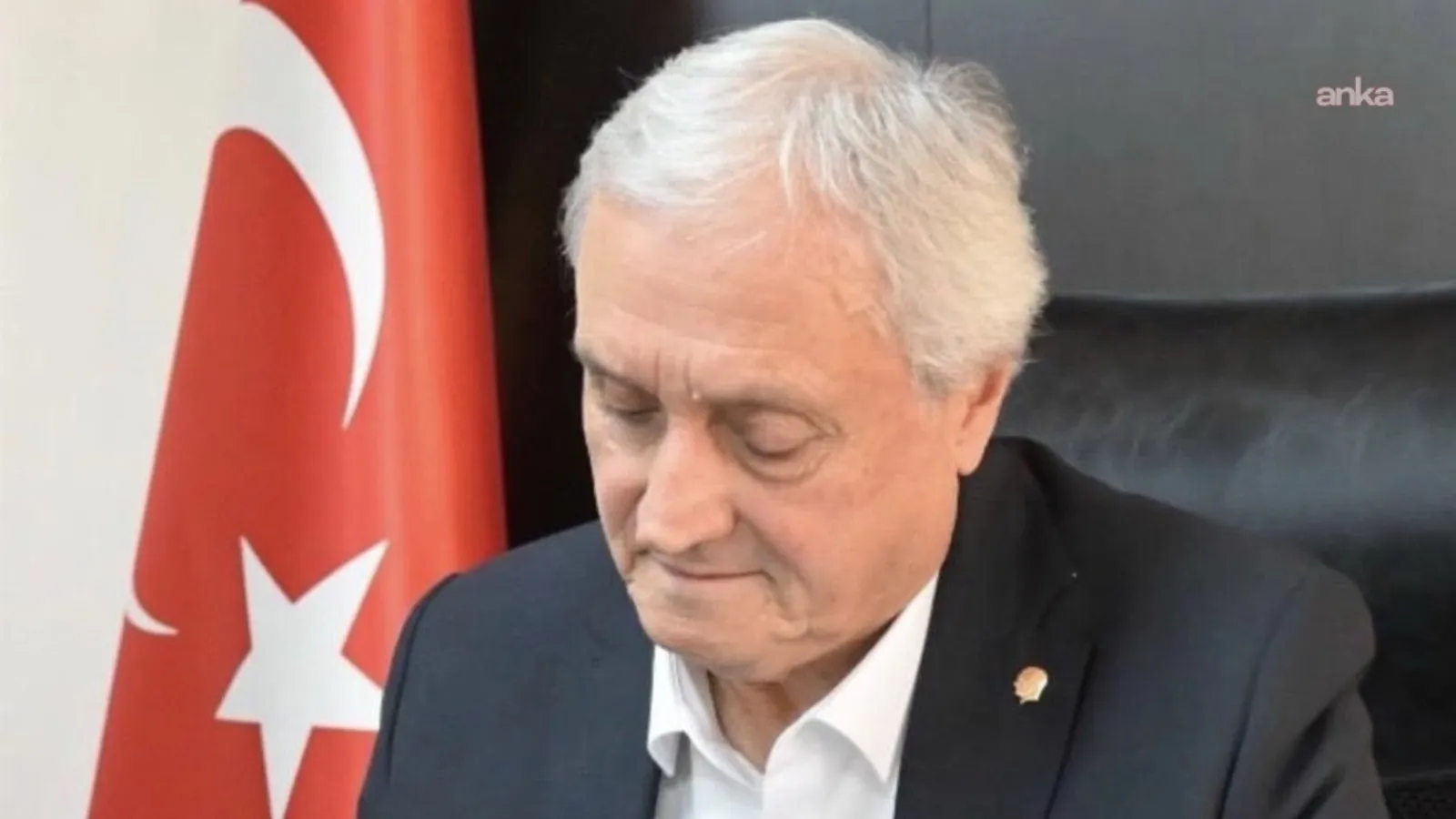 CHP'de istifa dalgası devam ediyor: Bozüyük Belediye Başkanı Bakkalcıoğlu ve Meclis üyeleri partiden ayrıldığını duyurdu
