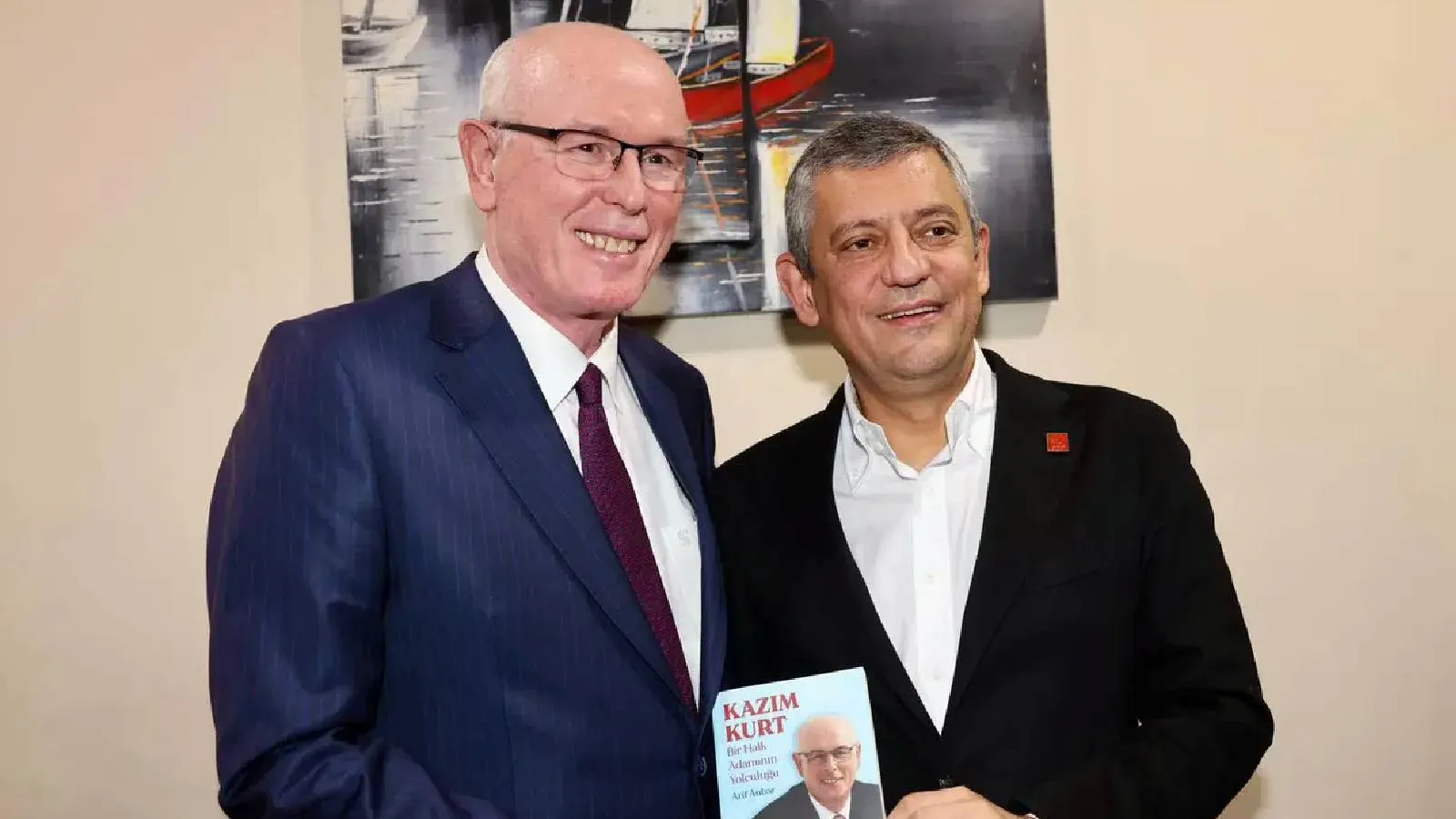 Odunpazarı Belediye Başkanı Kazım Kurt, meclis üyeleriyle birlikte CHP'den istifa etti: Özgür Özel ile birlikte yürümeye karar verdik