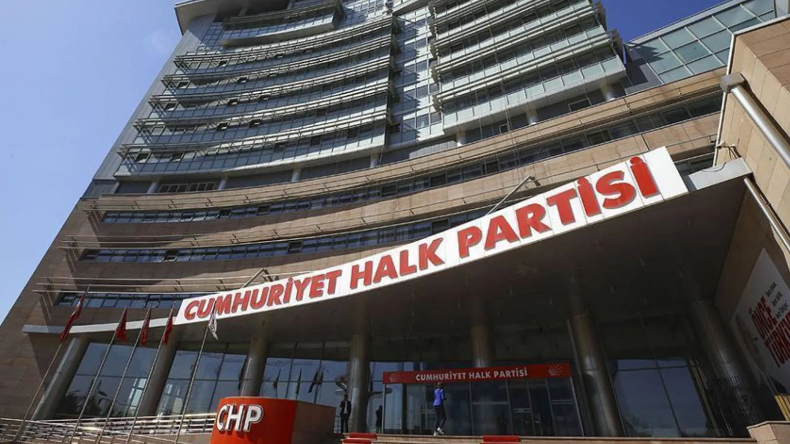 CHP'de butlan sonrası kriz sürüyor: "Bize siyaset yaptırılmıyor" diyen il başkanları Özel'le buluşacak
