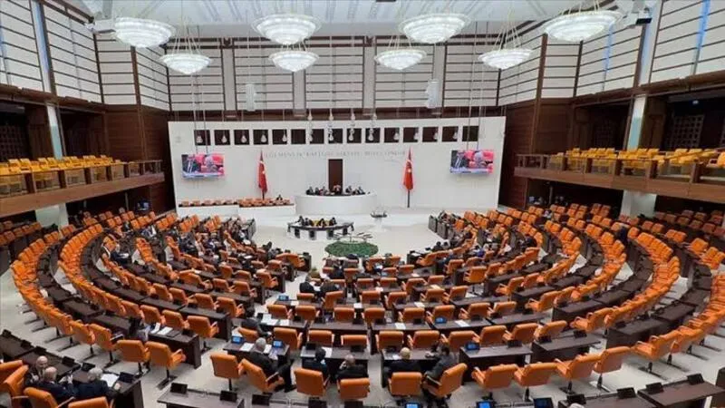 Uzman er ve erbaşlar ile ilgili kanun teklifi kabul edildi, Meclis 14 Temmuz'a kadar kapandı