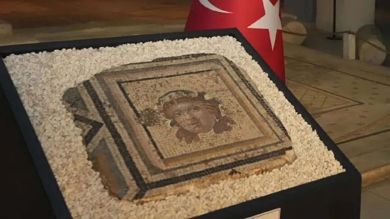 Çingene Kızı Mozaiği’nin 13. paneli ABD’den Türkiye’ye iade edildi