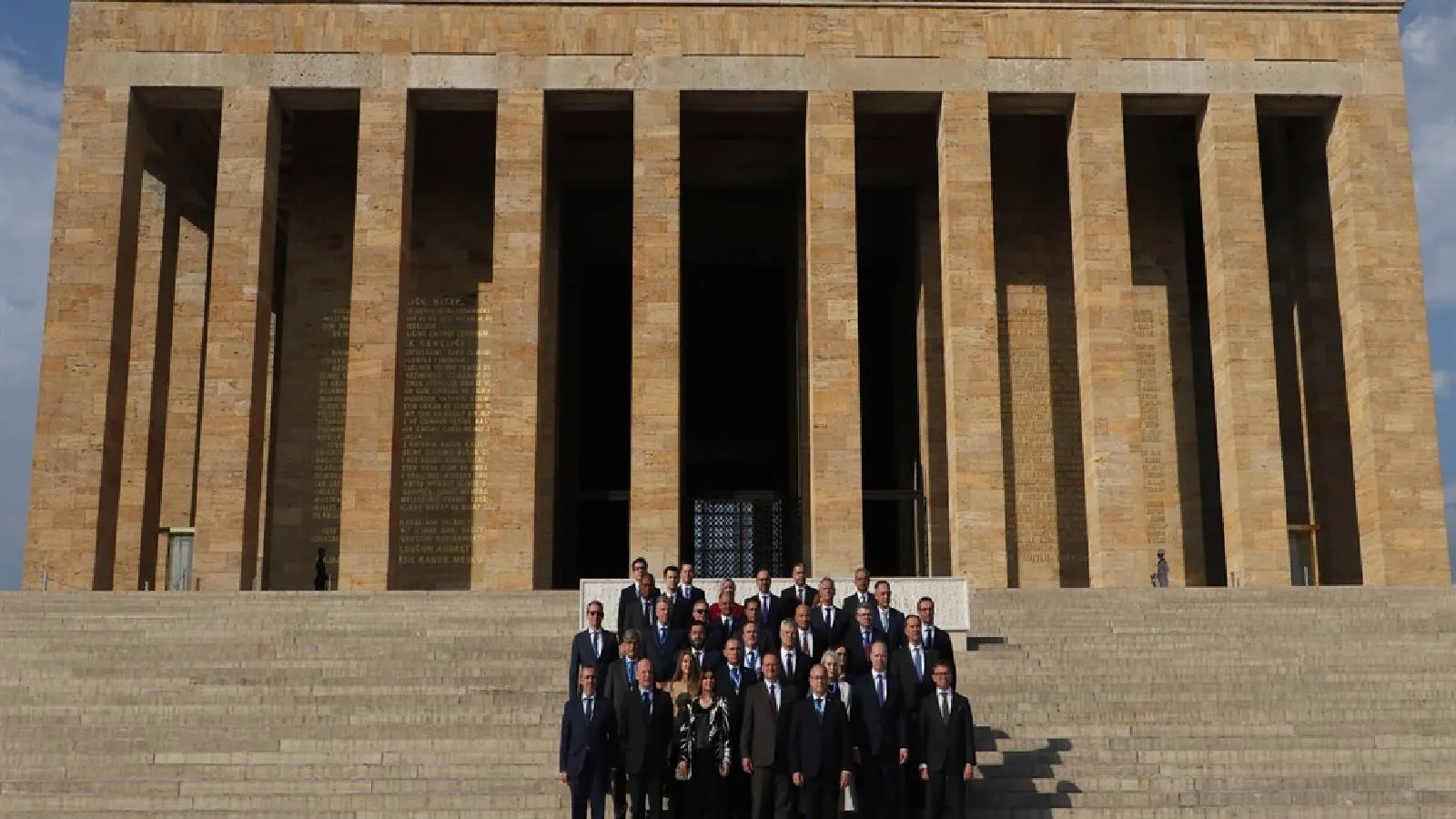 NATO heyeti Anıtkabir'i ziyaret etti: "Yurtta Sulh, Cihanda Sulh" sözünün İttifakımızın ruhunu yansıttığını ve yolumuzu aydınlattığını düşünüyoruz